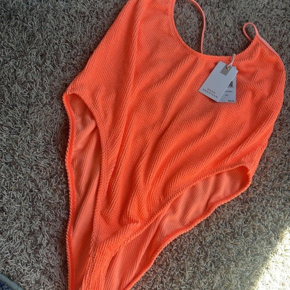 GOOD AMERICAN Always Fits One-piece
Swimsuit in orange cream - Picture 2 of 2